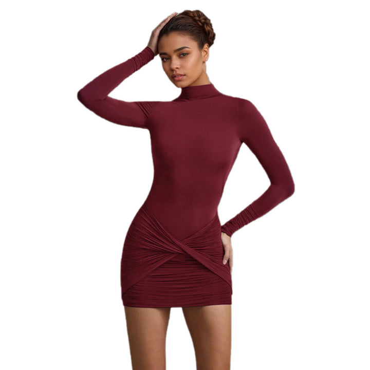 Robe mini ajustée pour femmes avec col montant et froncés Levoire