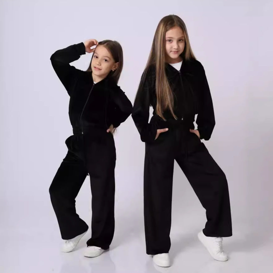 Levoire | Confortable ensemble de sport pour filles en chapeau en velours et sweat-shirt