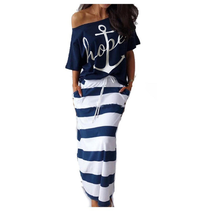 Tenue de plage élégante pour femmes avec top à épaules dénudées et jupe à longueur de hanches Levoire