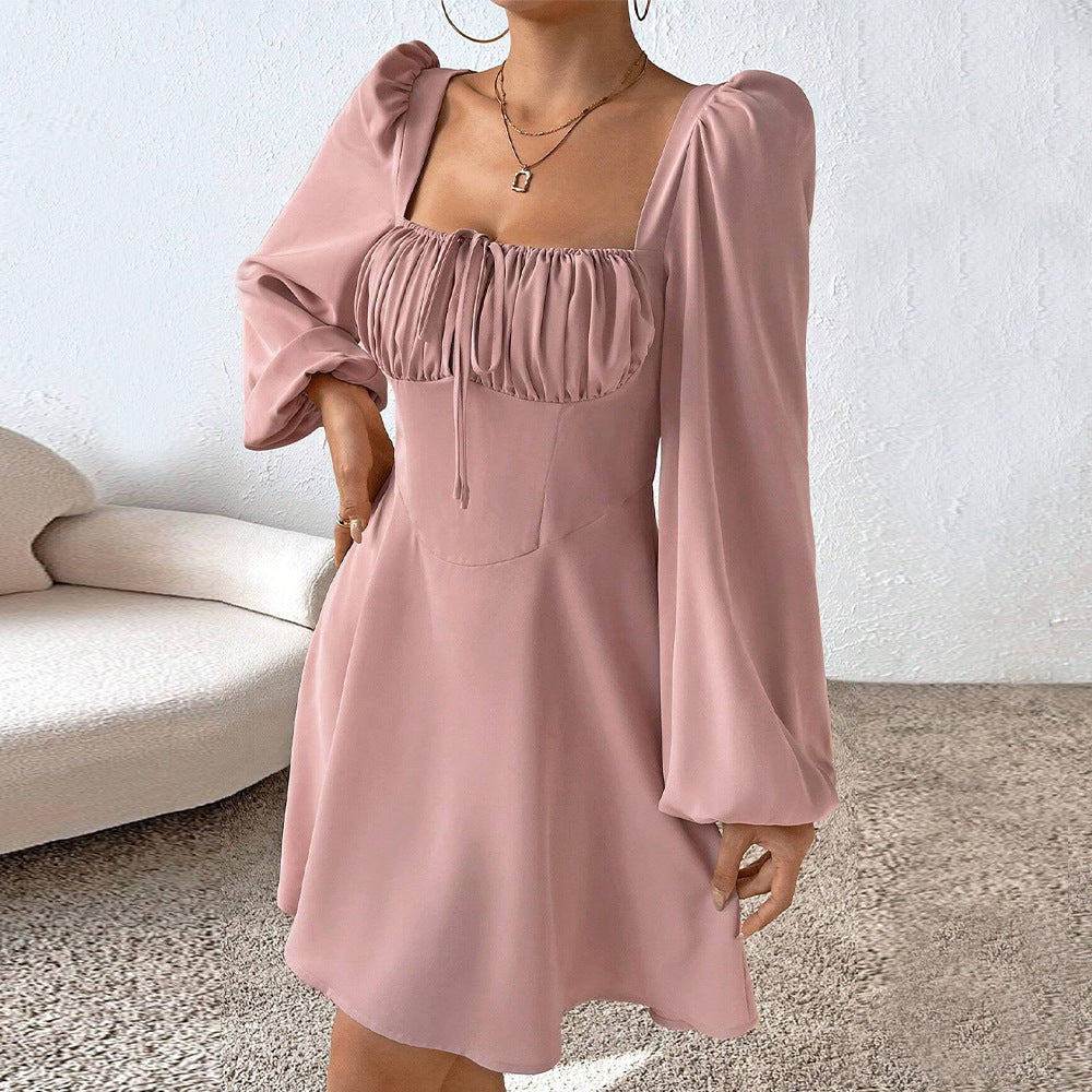 Robe mini femme avec des détails en volants et des manches bouffantes chics Levoire