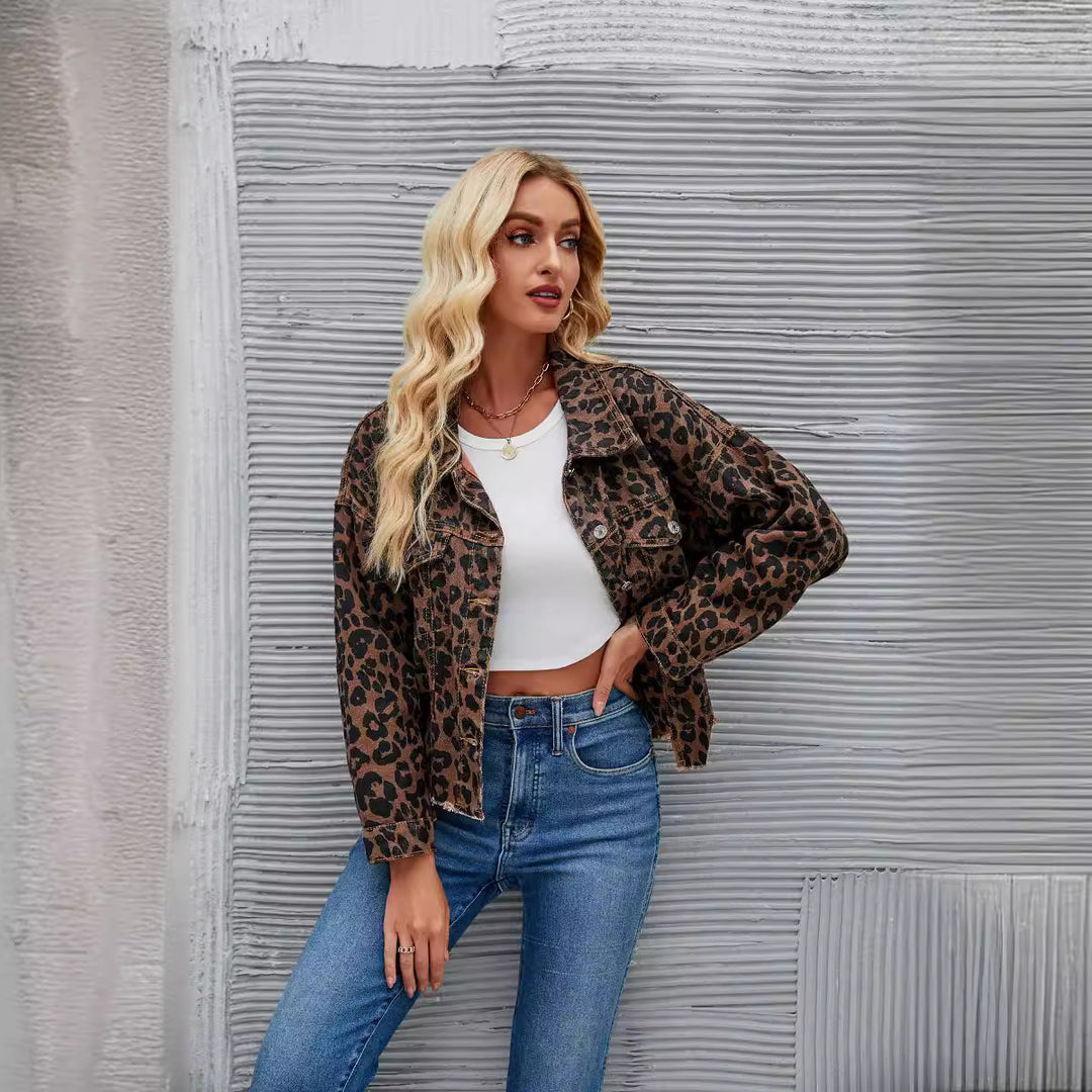 Veste en denim pour femmes avec un imprimé léopard tendance Levoire