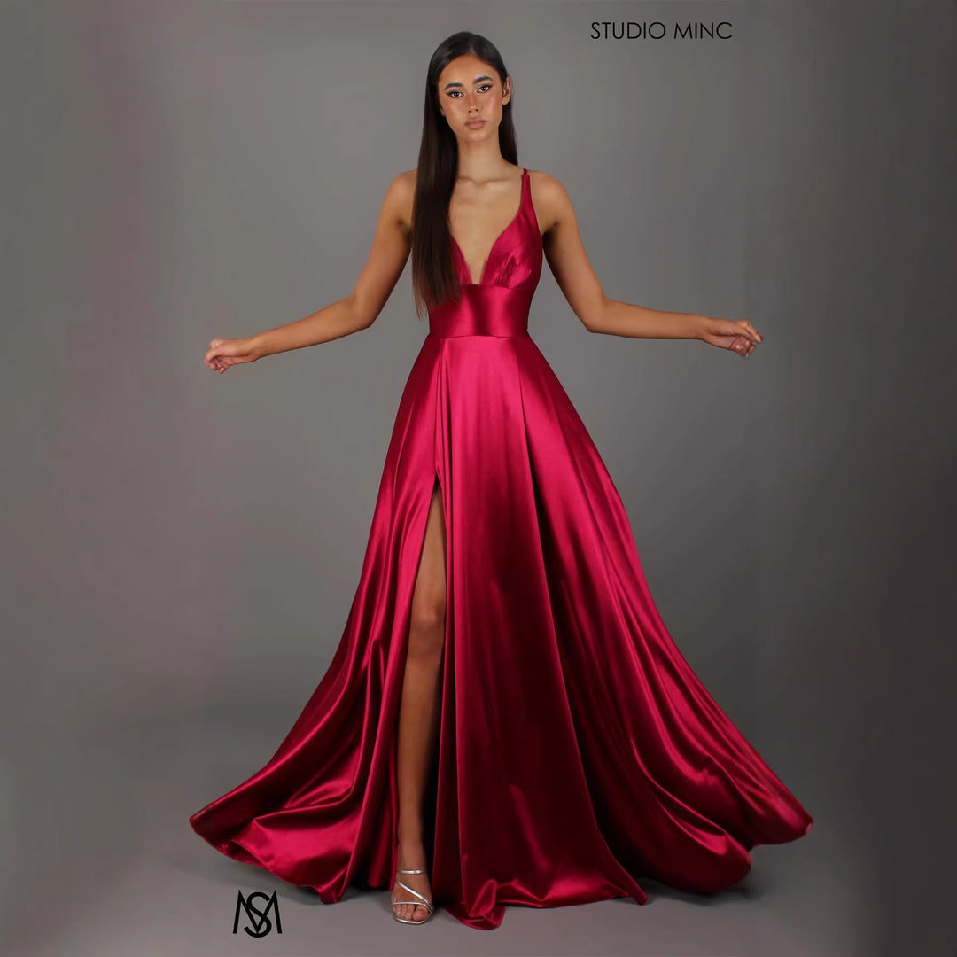 Robe de soirée élégante pour femmes avec décolleté en V profond et jupe fendue haute Levoire