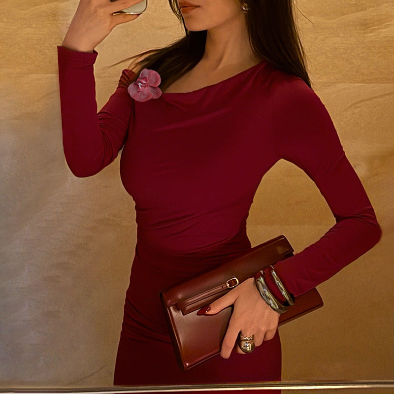 Robe maxi élégante pour femmes avec encolure asymétrique et coupe près du corps Levoire