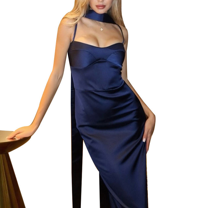 Robe maxi en satin élégante pour femme avec fente profonde et bretelles spaghetti à la mode Levoire