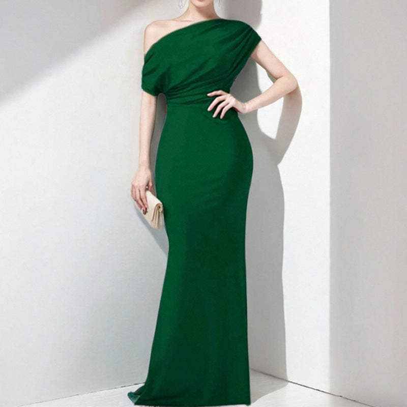 Robe maxi élégante pour femme avec décolleté asymétrique et coupe ajustée Levoire