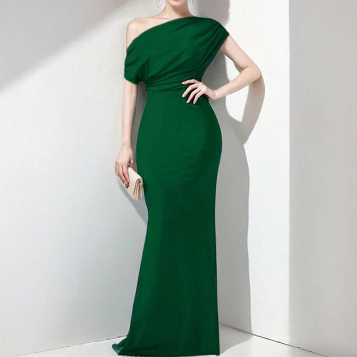 Robe maxi élégante pour femme avec décolleté asymétrique et coupe ajustée Levoire