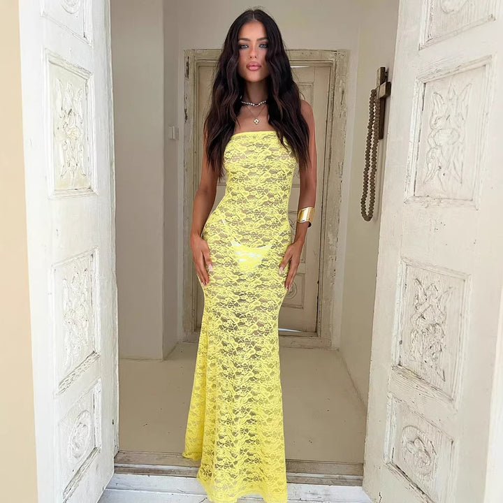 Robe maxi élégante en dentelle pour femmes avec design sans bretelles et coupe ajustée Levoire