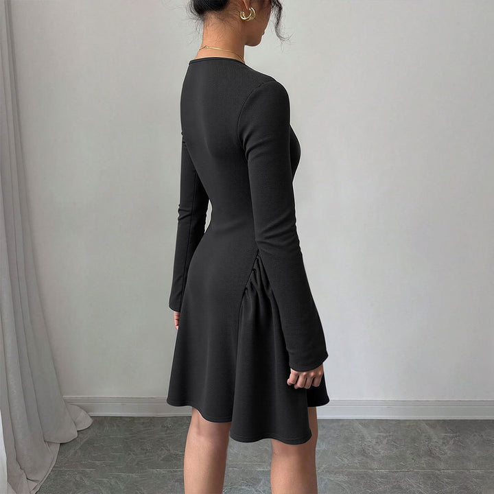 Robe femme longueur genou avec des détails de volants sophistiqués et une coupe ajustée Levoire