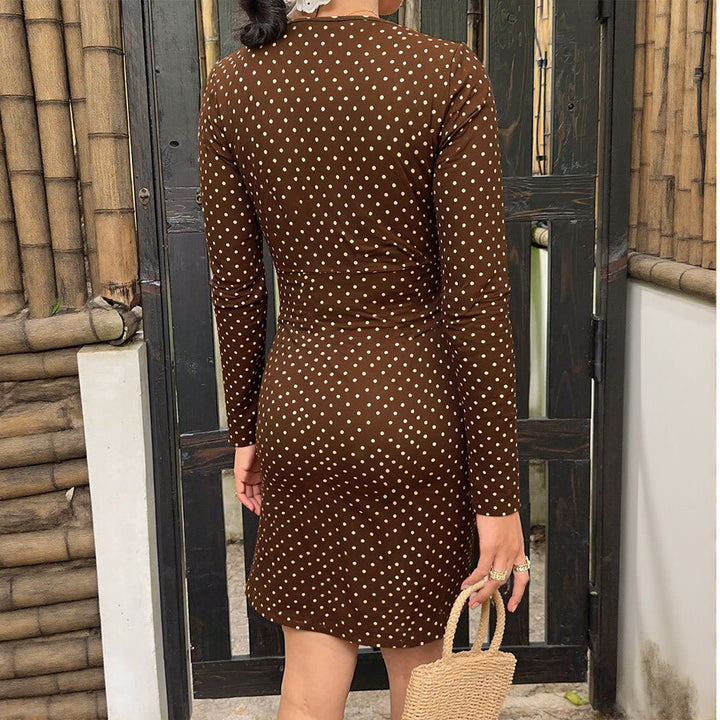 Robe mini pour femmes avec un élégant col en V et un motif à pois ludique Levoire