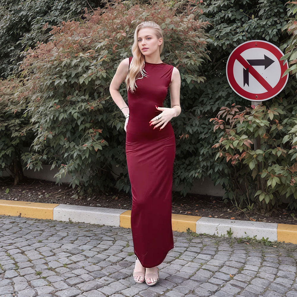 Robe maxi pour femmes avec une coupe élégante et ajustée et une fente haute Levoire