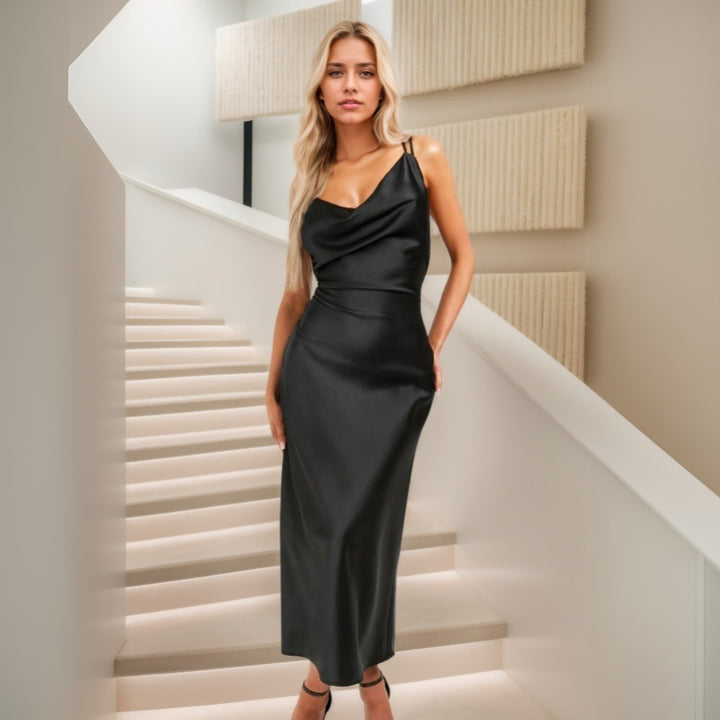 Robe maxi élégante pour femmes avec décolleté drapé et silhouette étroite Levoire