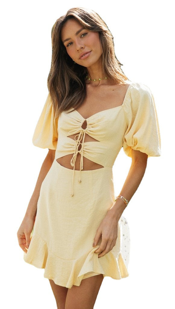 Robe mini découpée pour femmes avec ourlet à volants et détails de lacets Levoire
