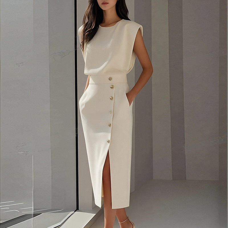 Robe midi élégante pour femmes avec détails de bouton et fente sur le côté Levoire