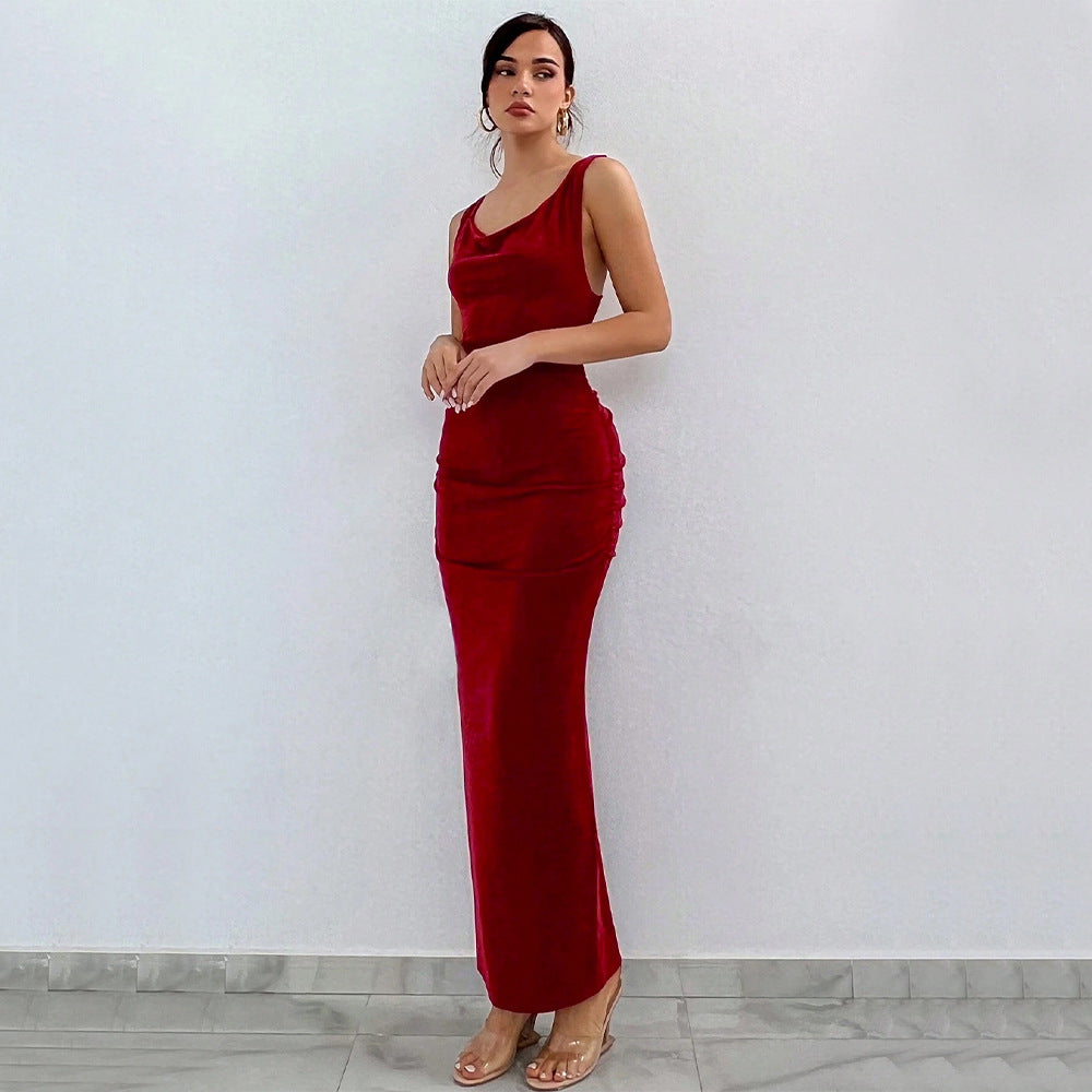 Robe maxi pour femmes avec un élégant décolleté en cascade et des détails froncés Levoire
