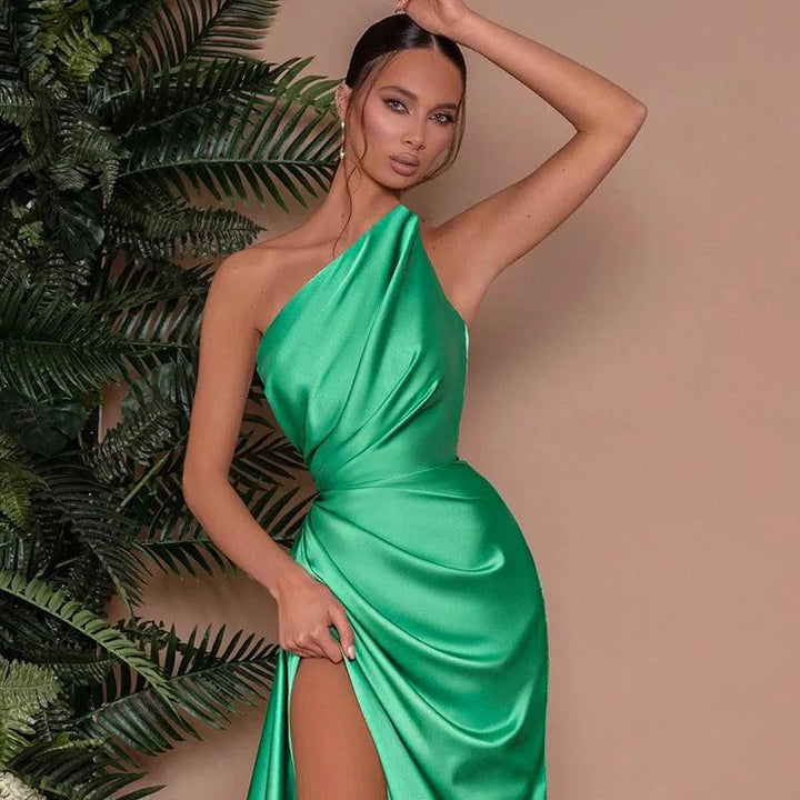 Levoire | Robe femme en satin avec décolleté et bretelle asymétrique