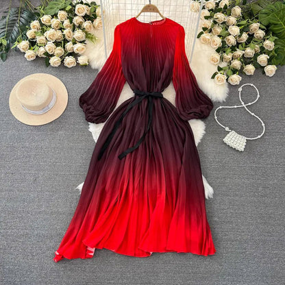 Levoire | Robe plissée en A avec dégradé mi-long Rot Taille libre