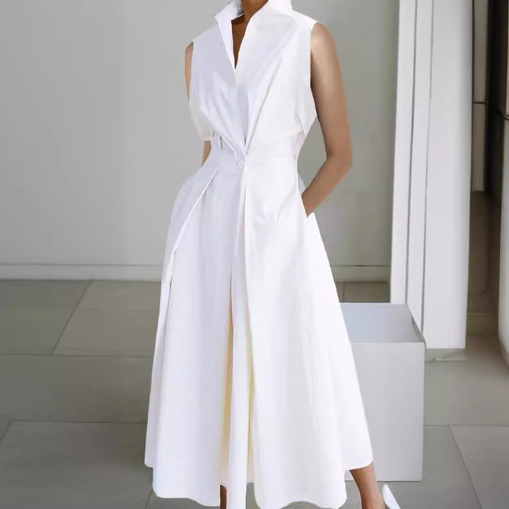 Robe midi élégamment ajustée pour femmes avec un profond décolleté en V et des poches pratiques Levoire