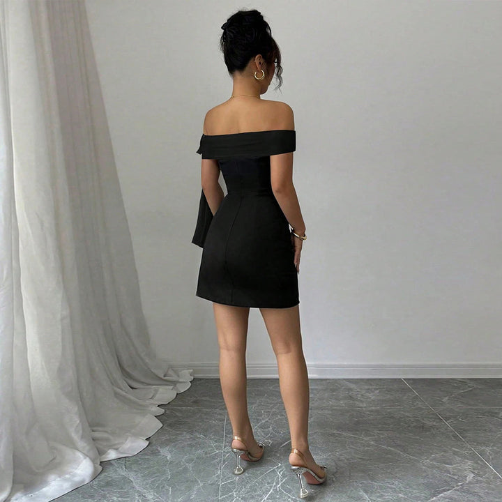 Robe mini femme avec design décolleté et fermeture élégante en nœud Levoire