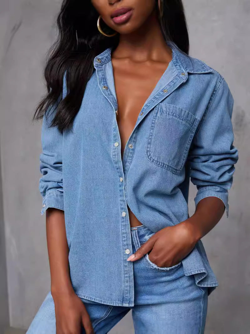 Chemise en denim pour femmes avec poche poitrine pratique et accents à la mode Levoire