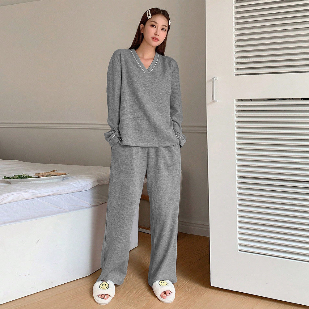 Costume de détente pour femmes avec décolleté en V et coupe ample Levoire
