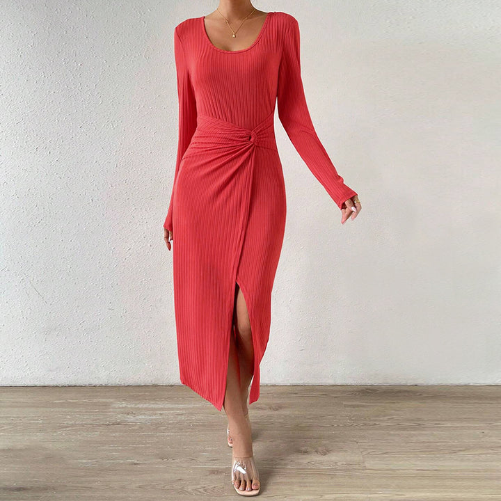 Robe maxi femme avec un design élégant enroulé et une fente latérale Levoire