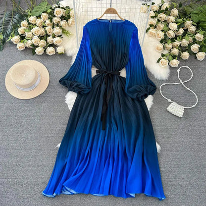 Levoire | Robe plissée en A avec dégradé mi-long Bleu foncé Taille libre