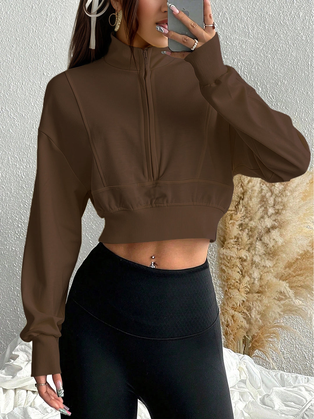 Sweatshirt court pour femmes avec fermeture éclair haute et en matériau doux Levoire