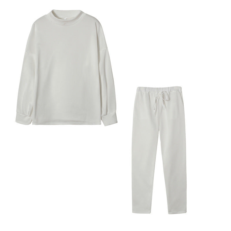 Ensemble de survêtement pour femmes avec une coupe moderne, un haut à col montant et un pantalon élastique Levoire