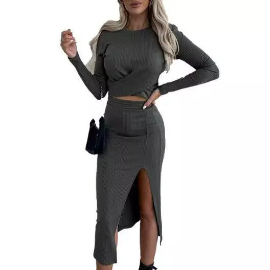 Levoire | Robe femme, composée d'une robe midi avec coupe slim et manches longues.