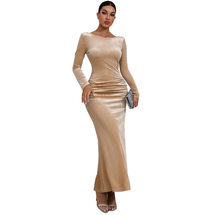 Robe maxi en velours pour femmes avec une silhouette bodycon et une fente élégante Levoire