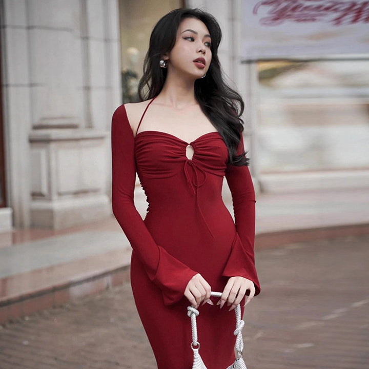 Robe élégante pour femmes ajustée avec fines bretelles et manches en aile Levoire