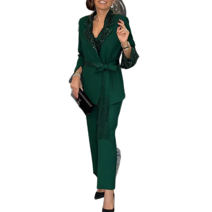 Ensemble de costume élégant pour femmes avec des accents scintillants et une ceinture ajustée Levoire