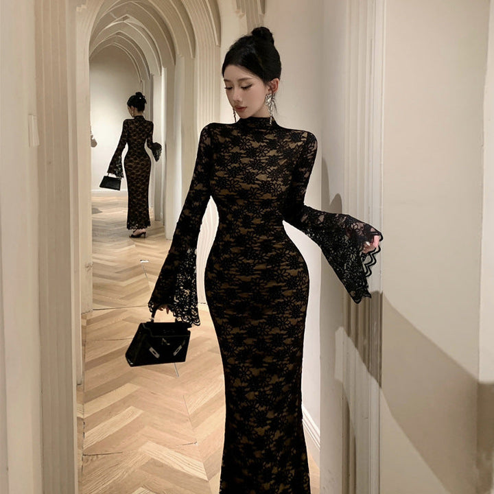 Levoire | Robe fourreau à encolure haute à manches longues