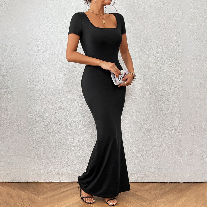 Robe maxi élégante pour femmes avec encolure en U profonde et coupe ajustée Levoire
