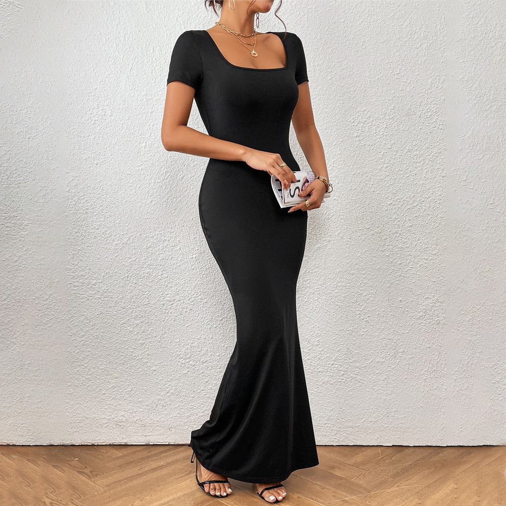 Robe maxi élégante pour femmes avec décolleté en U profond et coupe ajustée Levoire