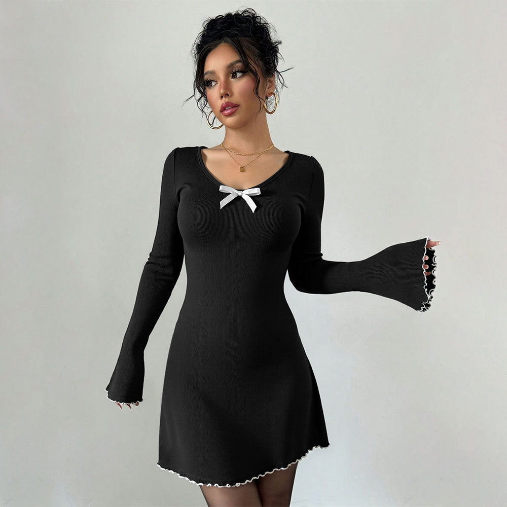 Robe mini pour femmes avec des détails de volants décoratifs et un charmant nœud décoratif Levoire