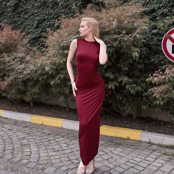 Robe maxi pour femmes avec une coupe élégante et ajustée et une fente haute Levoire