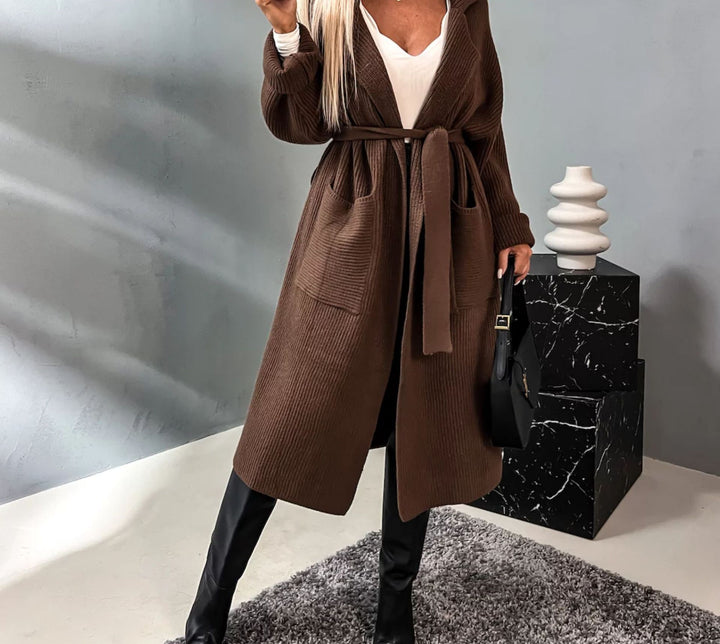 Cardigan long pour femmes avec poches pratiques et ceinture à la mode Levoire
