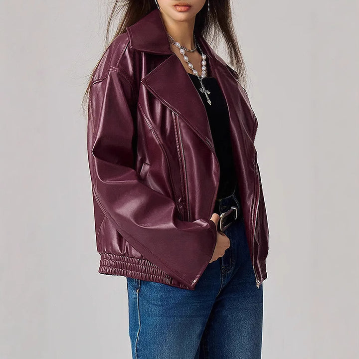 Veste en faux cuir pour femmes dans un style surdimensionné tendance avec des détails de fermeture éclair étroits Levoire