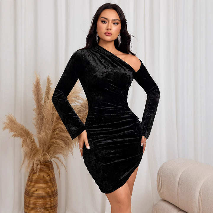 Robe élégante à une épaule pour femmes en matériau velouté Levoire