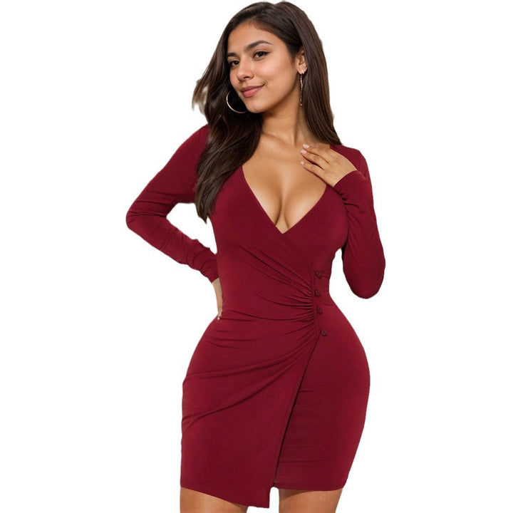 Robe enveloppante ajustée pour femmes avec détail de bouton décoratif et décolleté en V profond Levoire