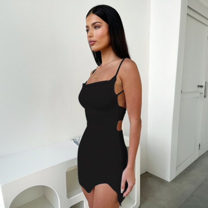 Robe mini femme avec un design de volants à la mode et un décolleté rond profond Levoire