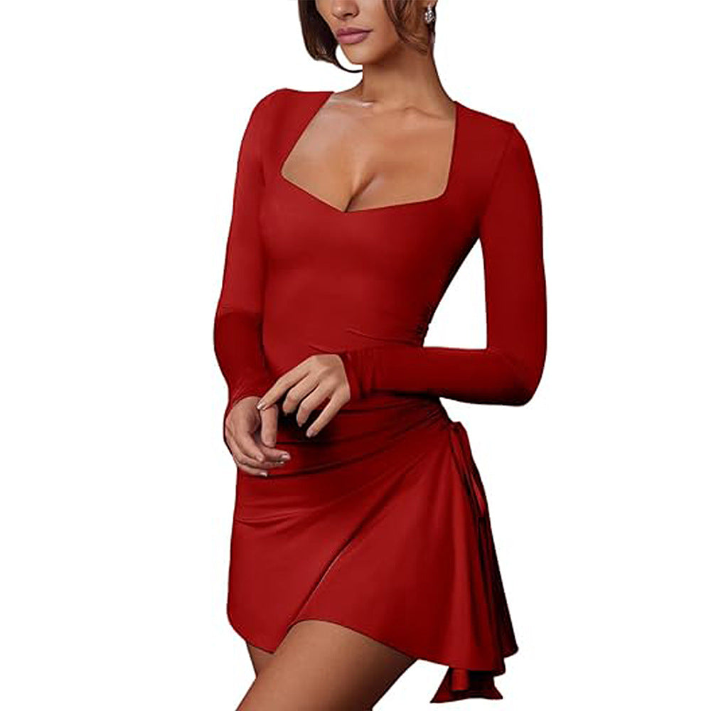 Robe mini ajustée pour femmes avec décolleté en V profond et fronces Levoire