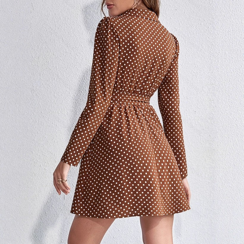 Robe mini pour femmes avec un design à pois et une ceinture Levoire