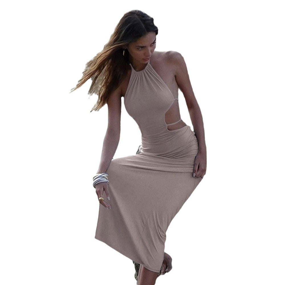 Robe maxi ajustée pour femmes avec décolleté asymétrique et élégante découpe dans le dos Levoire