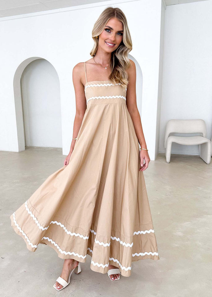Robe maxi d'été pour femmes en coupe A-line élégante avec des ornements décoratifs sophistiqués Levoire