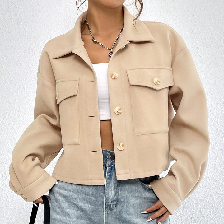 Veste chino décontractée pour femme avec des détails de boutons stylés et des poches pratiques Levoire