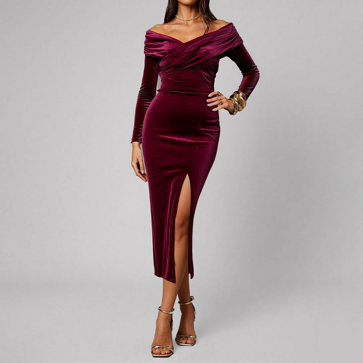 Robe de soirée luxueuse pour femmes avec design dénudé sur les épaules et fente latérale Levoire