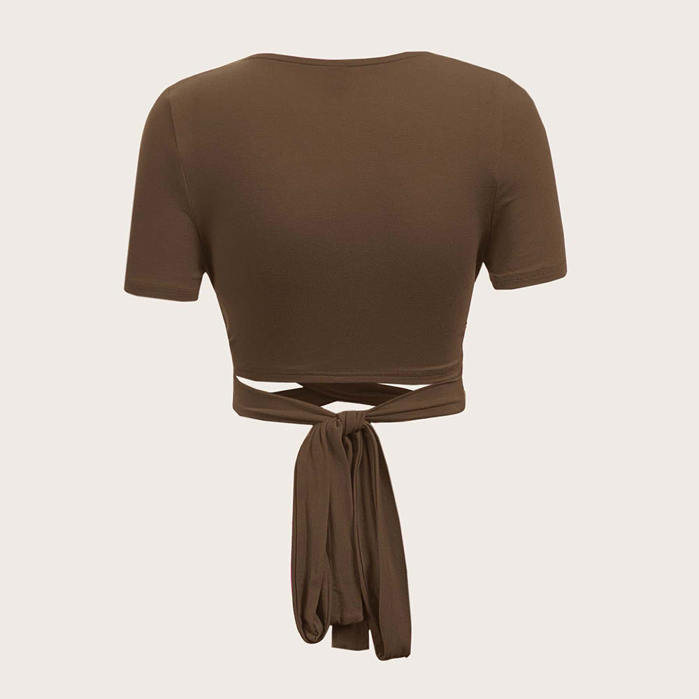 Top enveloppant flatteur pour la silhouette des femmes avec bande à nouer et design à manches courtes Levoire