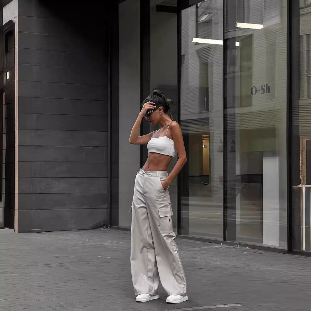 Pantalons cargo pour femmes dans une coupe décontractée avec des poches latérales pratiques Levoire